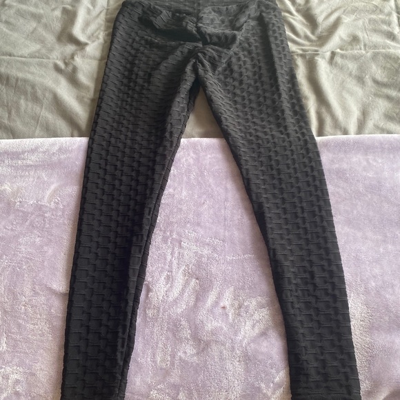 Famous IG leggings - Picture 2 of 2